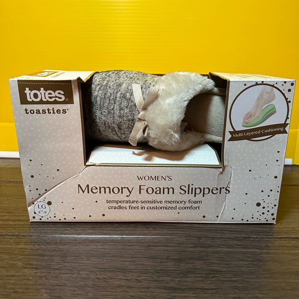 Totes Toasties Memory Foam Slippers NEW IN BOX!!